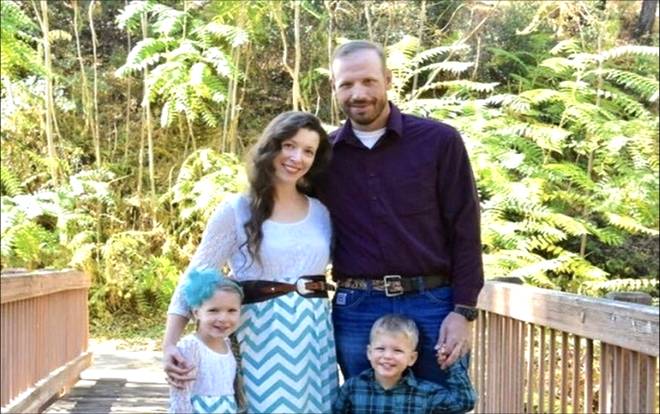 Firefighter killed battling blaze near Yosemite National Park